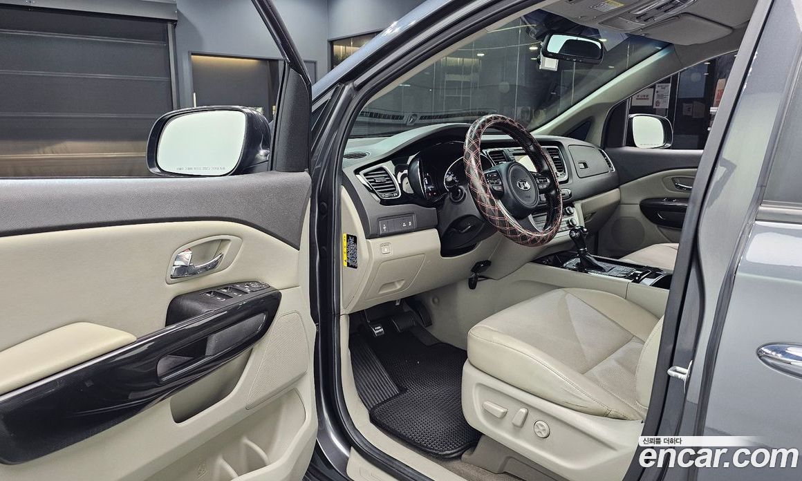 Kia Carnival 3rd Gen фото 10