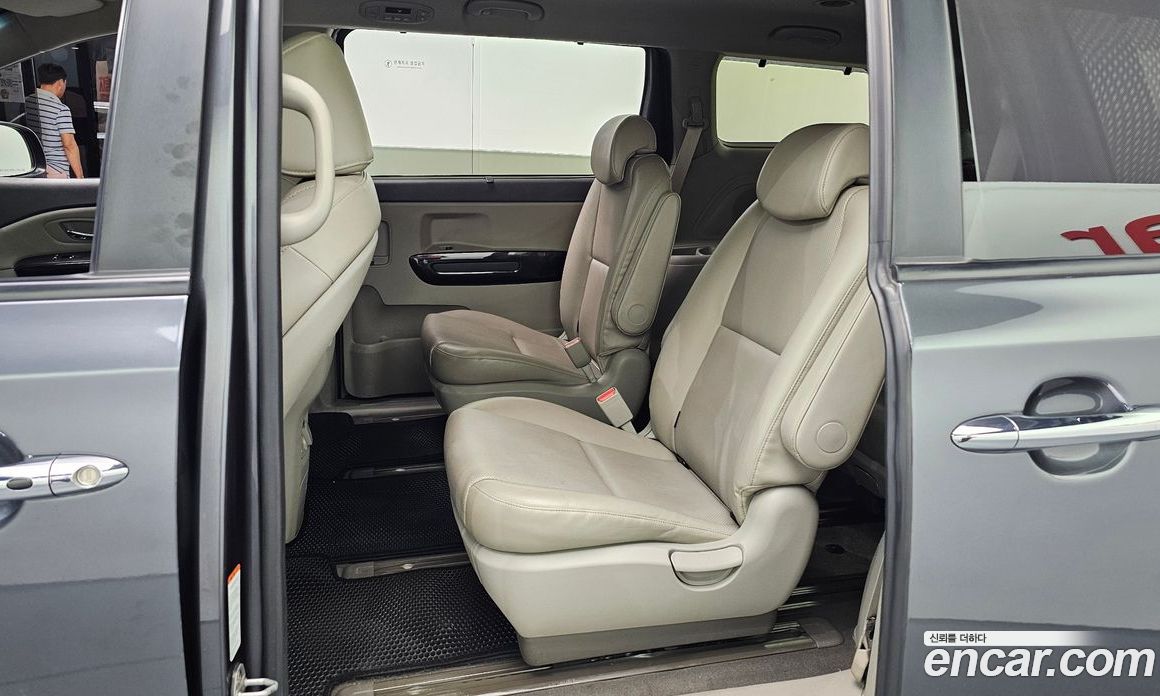 Kia Carnival 3rd Gen фото 12