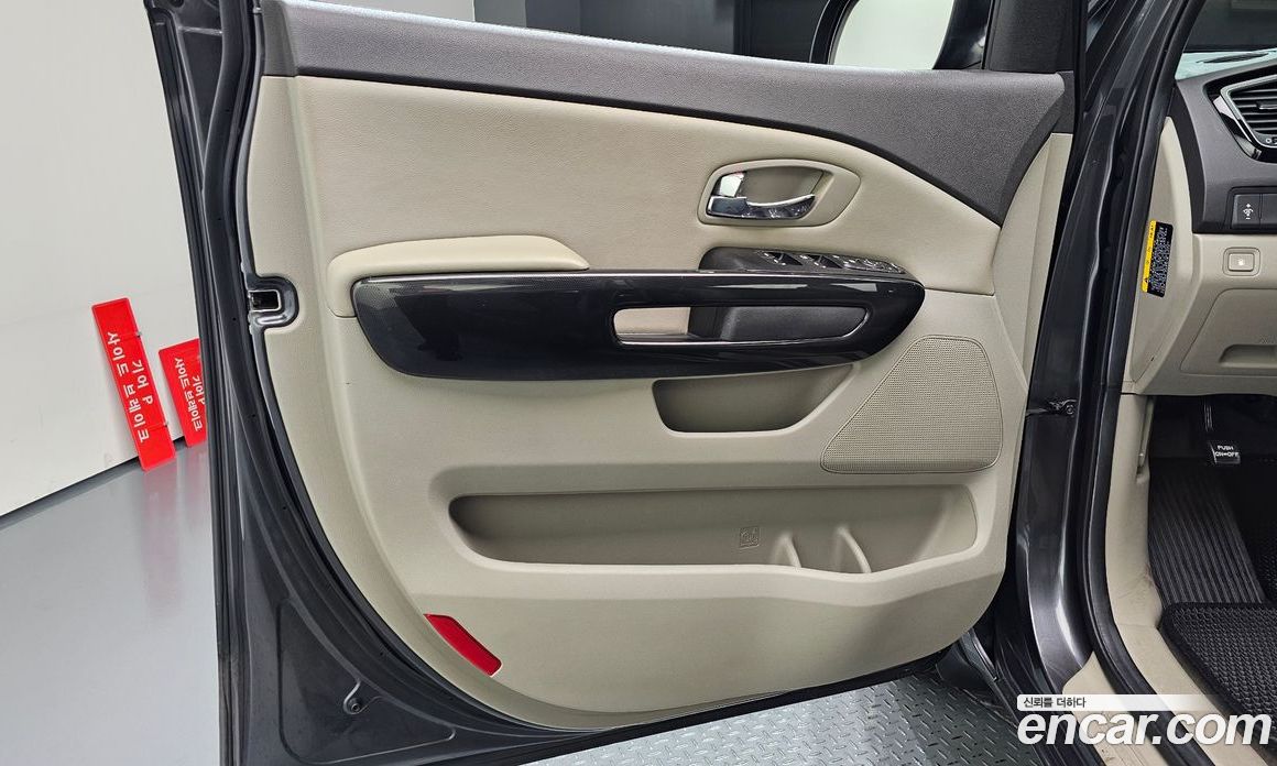 Kia Carnival 3rd Gen фото 24