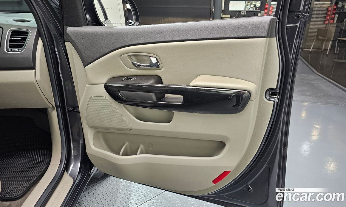 Kia Carnival 3rd Gen фото 25