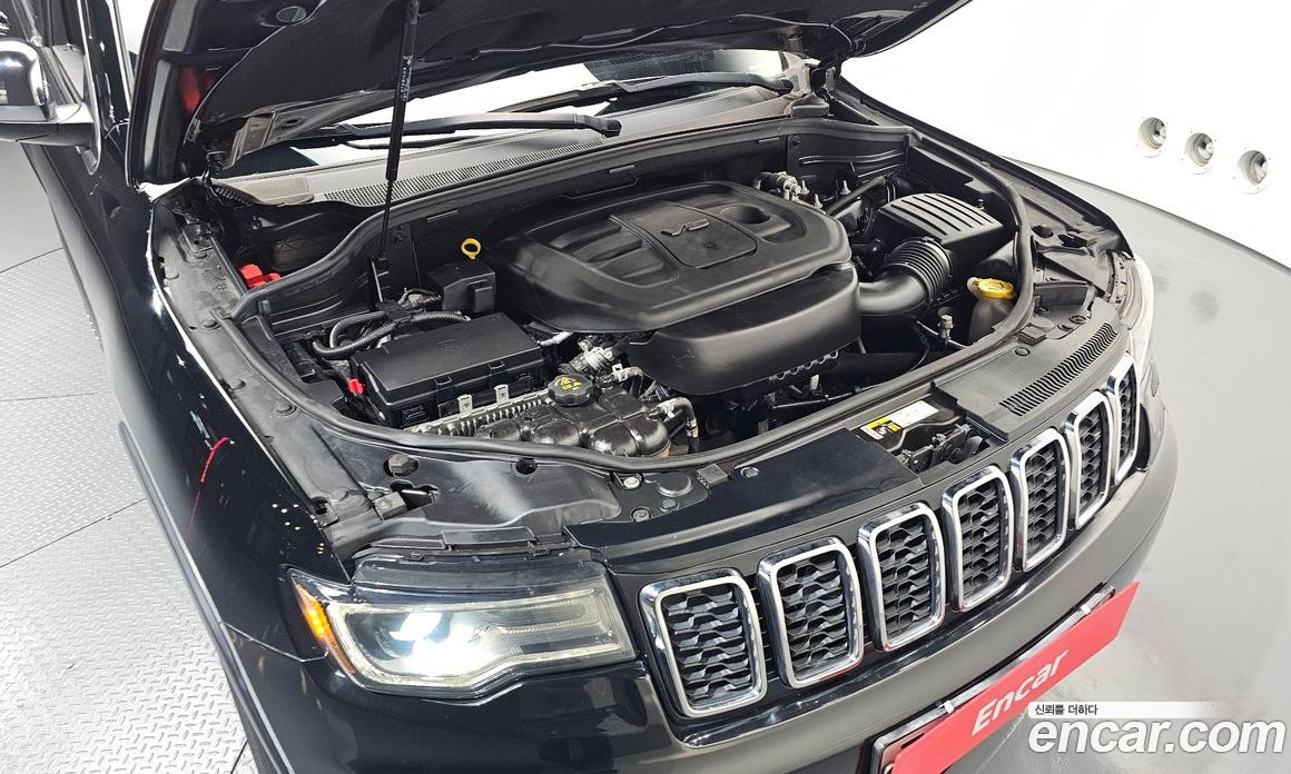 Jeep Grand Cherokee (WK) фото 6