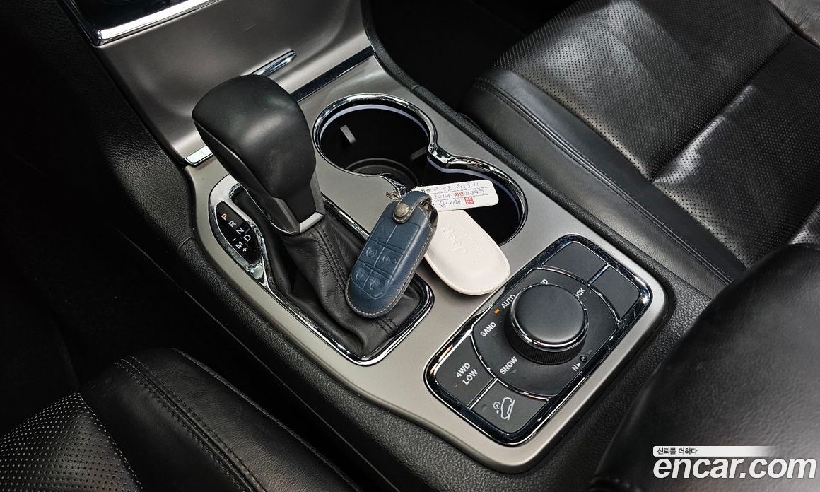 Jeep Grand Cherokee (WK) фото 9