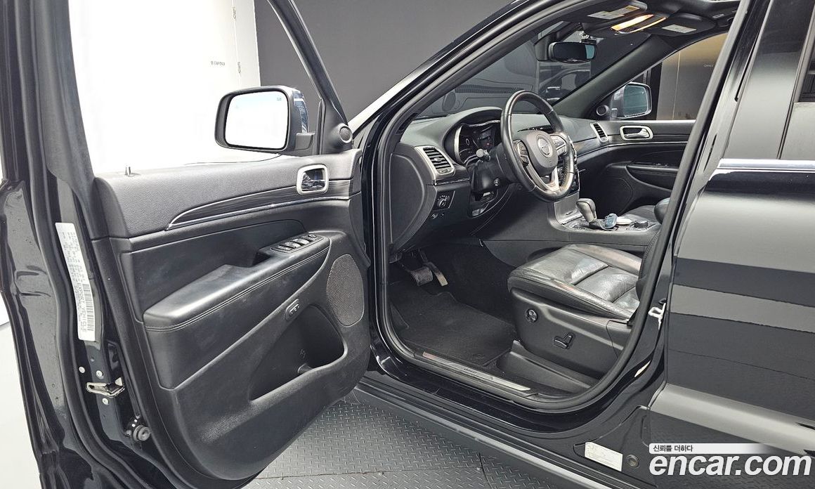 Jeep Grand Cherokee (WK) фото 10