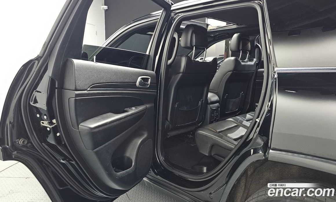 Jeep Grand Cherokee (WK) фото 12