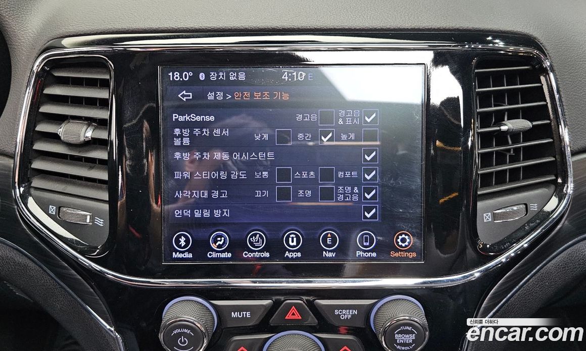 Jeep Grand Cherokee (WK) фото 16