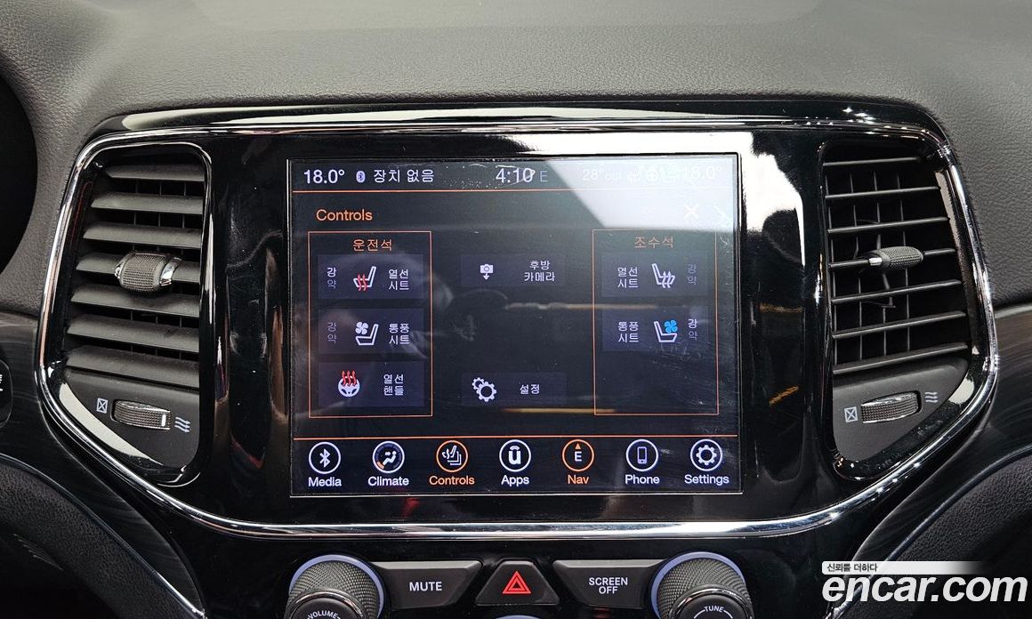 Jeep Grand Cherokee (WK) фото 18