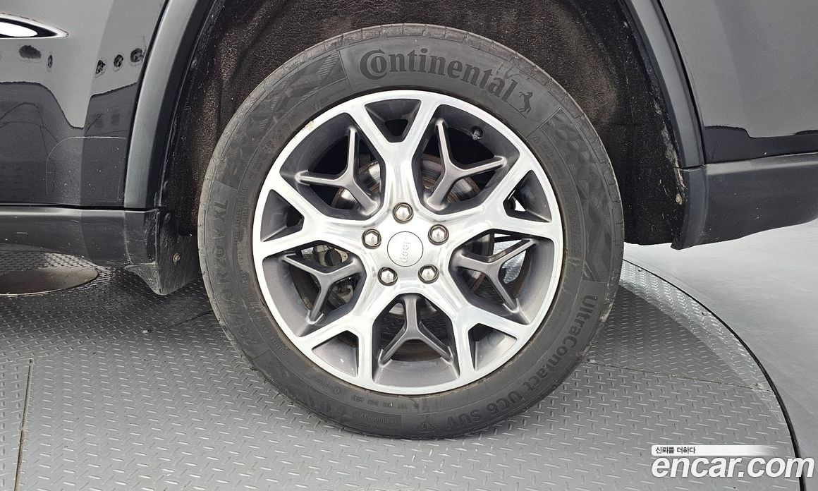 Jeep Grand Cherokee (WK) фото 21