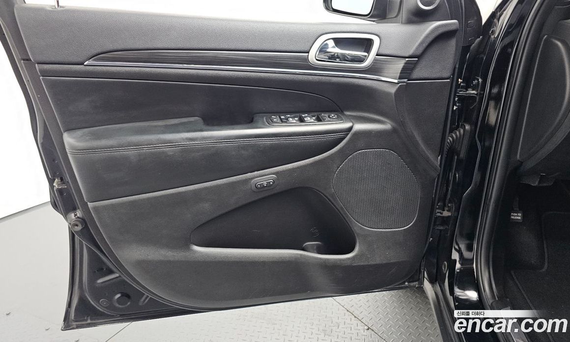 Jeep Grand Cherokee (WK) фото 24