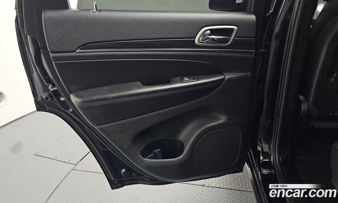 Jeep Grand Cherokee (WK) фото 25