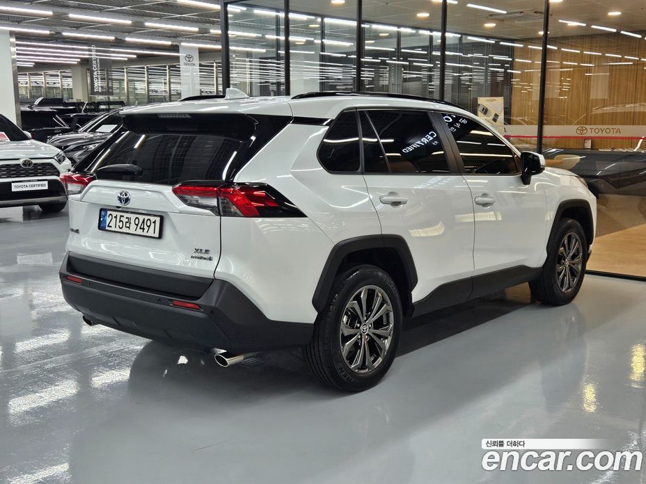 Toyota RAV4 5th Gen фото 2