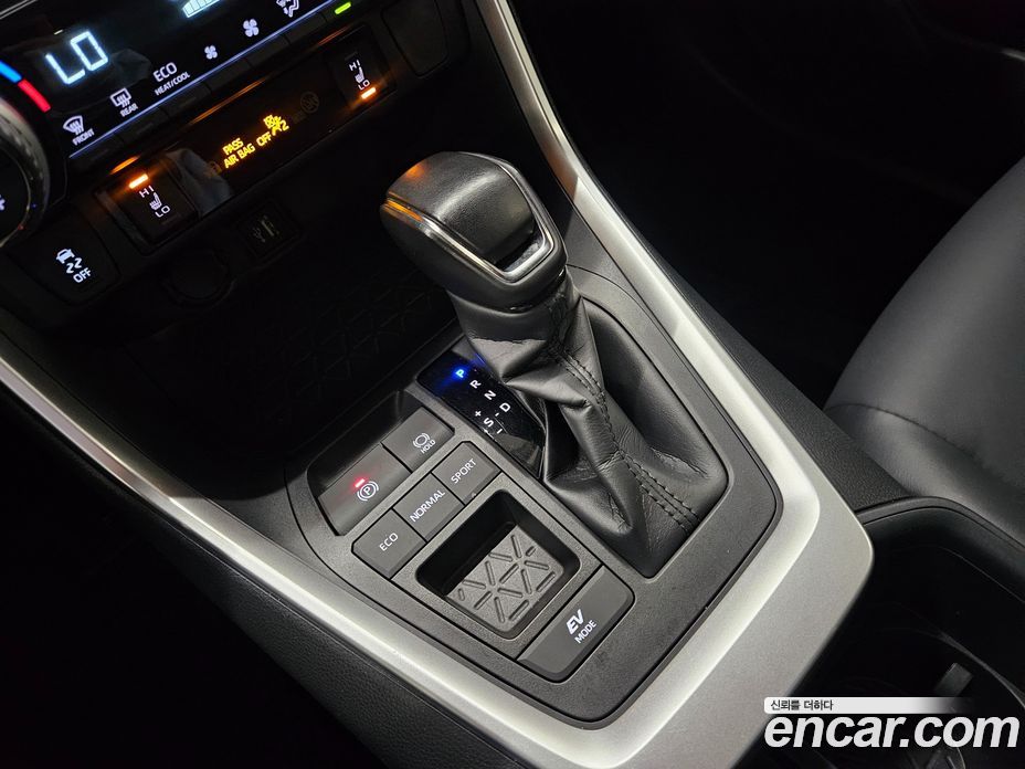 Toyota RAV4 5th Gen фото 9