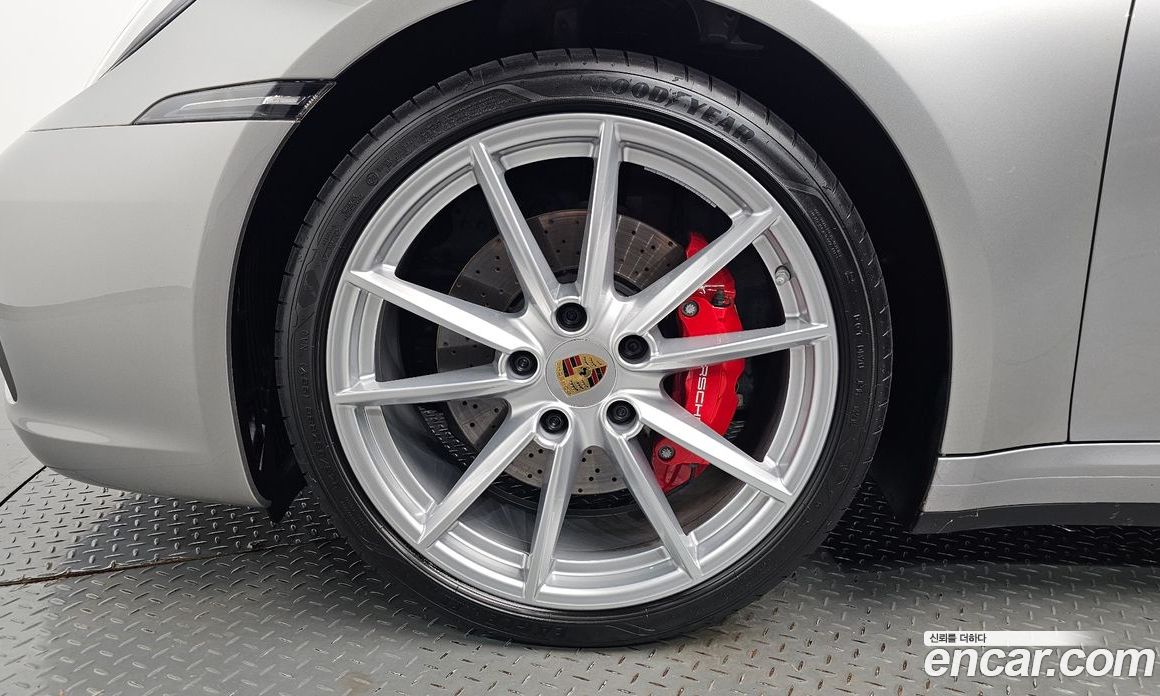Porsche 911 (992) фото 4