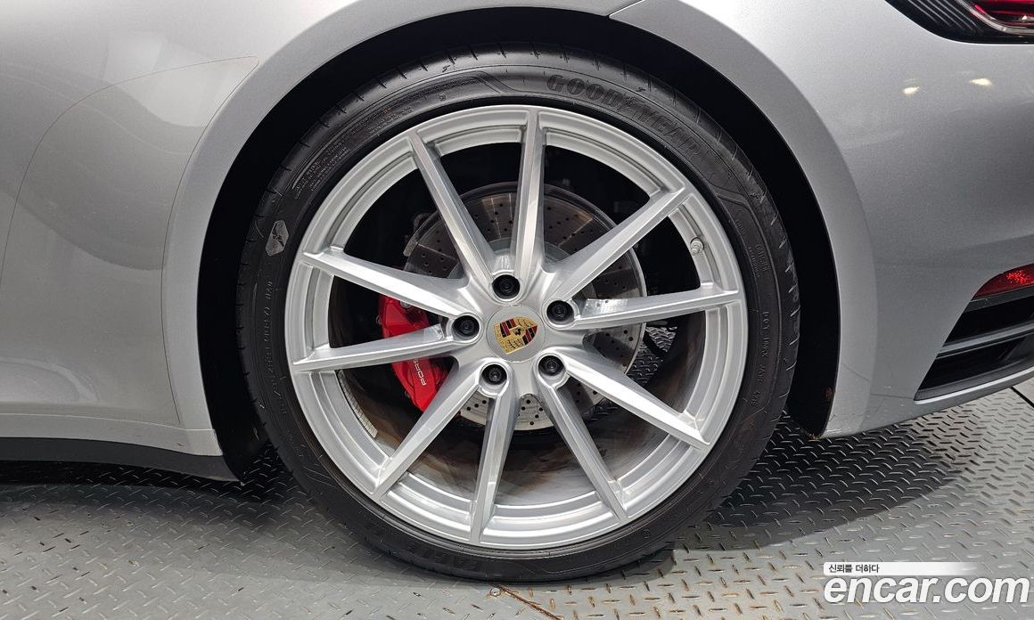 Porsche 911 (992) фото 21