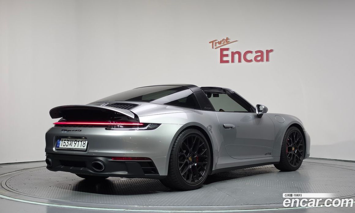 Porsche 911 (992) фото 2