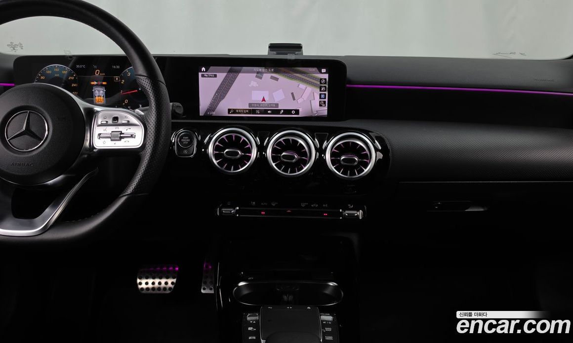 Mercedes-Benz A-Class W177 фото 14