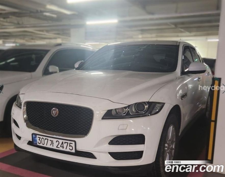 Jaguar F-PACE фото 2