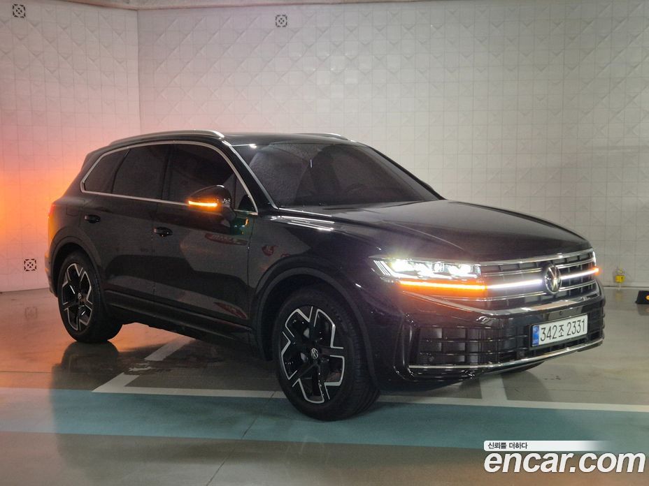 Volkswagen Touareg 3rd Gen фото 3