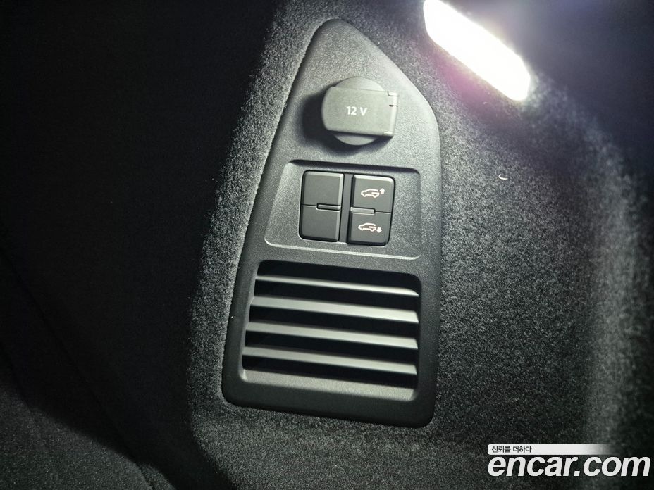 Volkswagen Touareg 3rd Gen фото 19