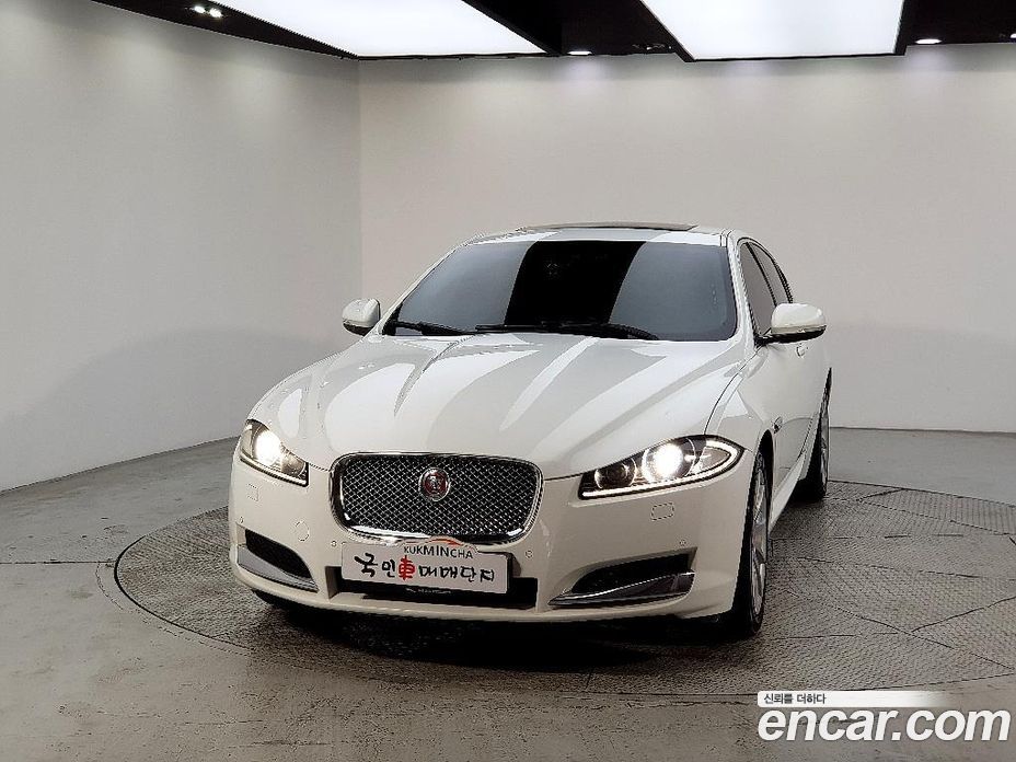 Jaguar XF New фото 2