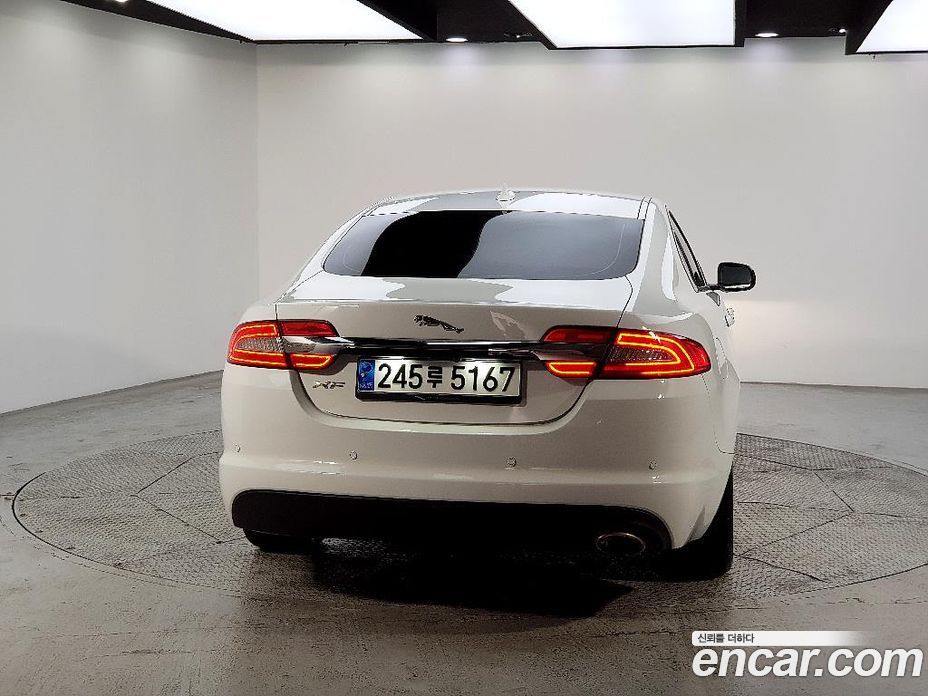 Jaguar XF New фото 3