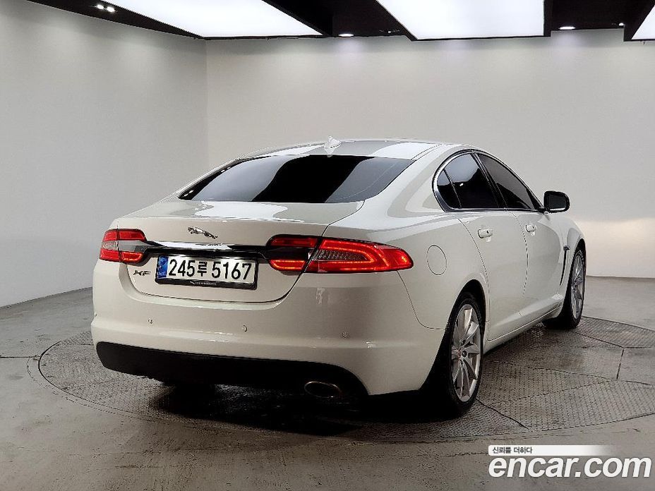 Jaguar XF New фото 4
