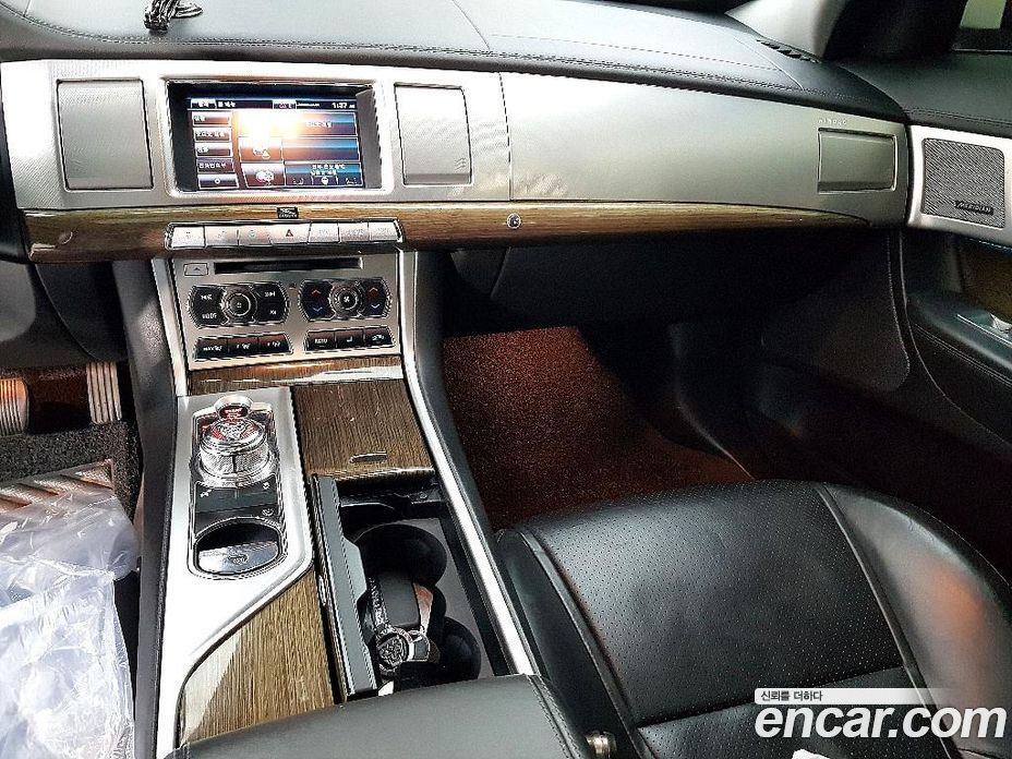Jaguar XF New фото 10