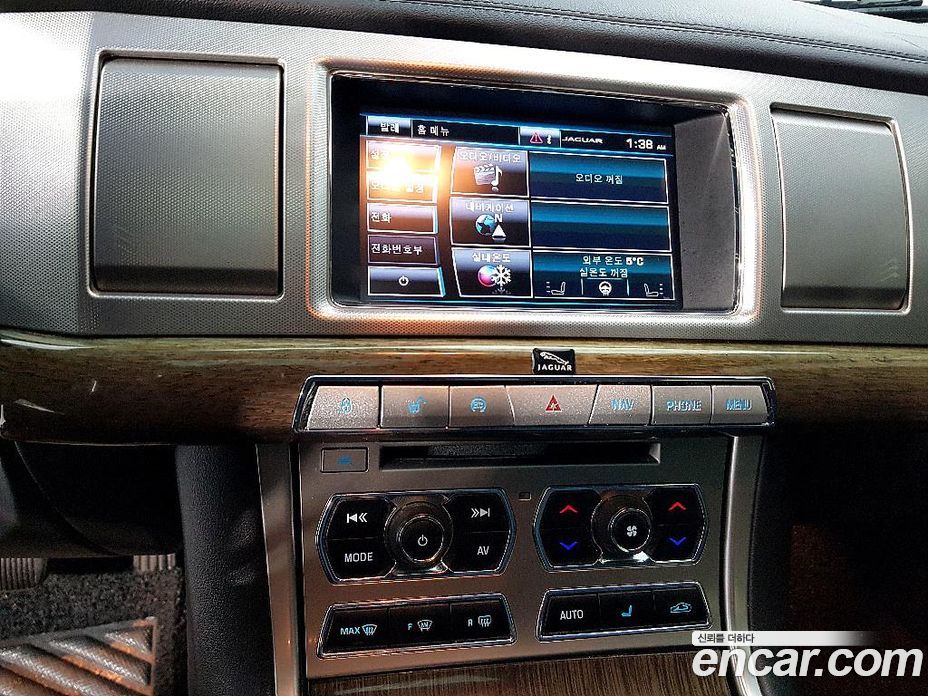 Jaguar XF New фото 12