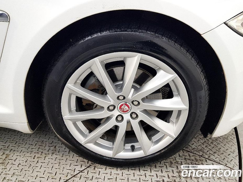 Jaguar XF New фото 20