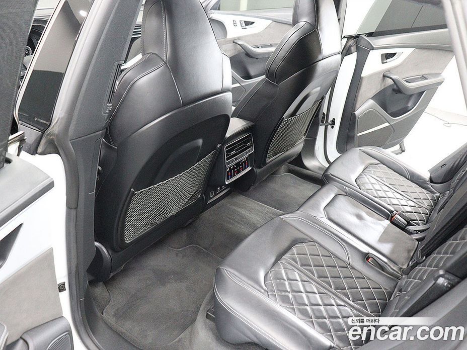 Audi Q8 (4M) фото 15