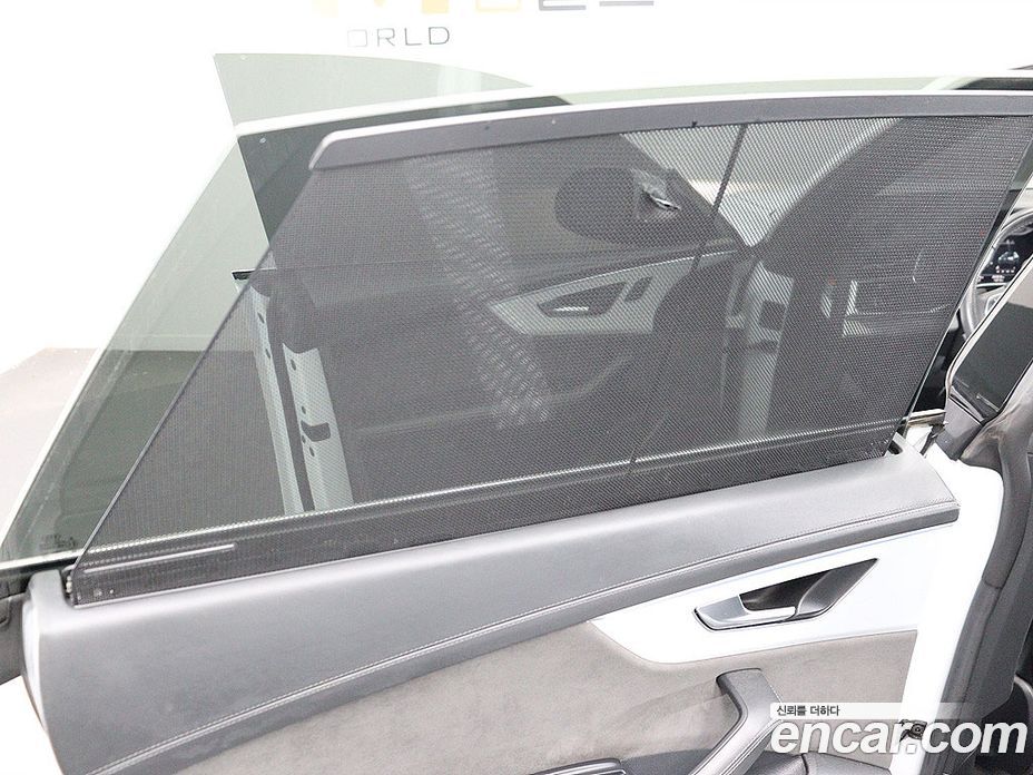 Audi Q8 (4M) фото 16