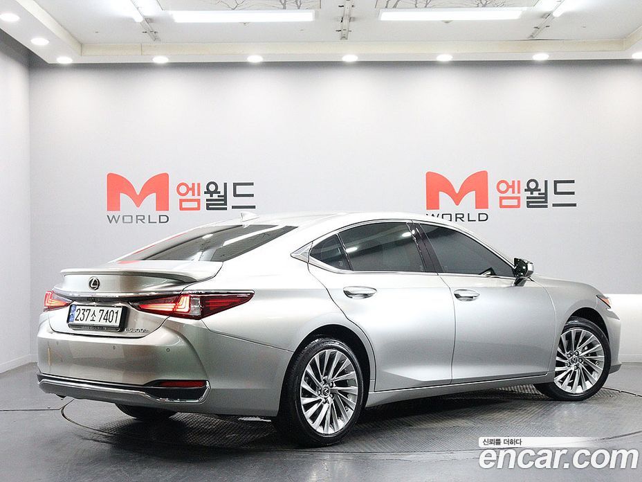 Lexus ES300h 7th Gen фото 3