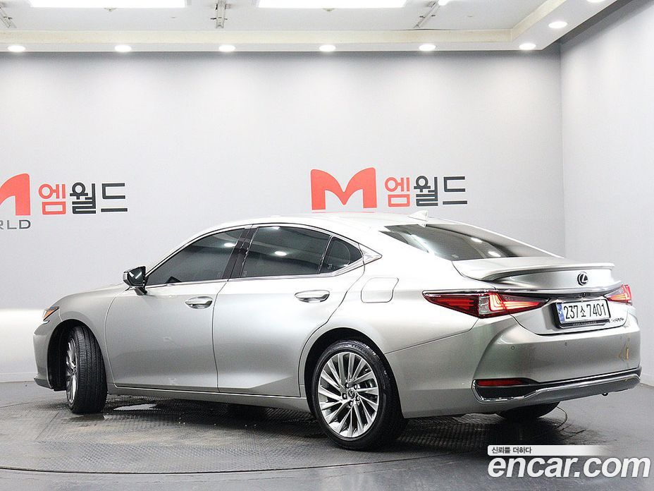 Lexus ES300h 7th Gen фото 4