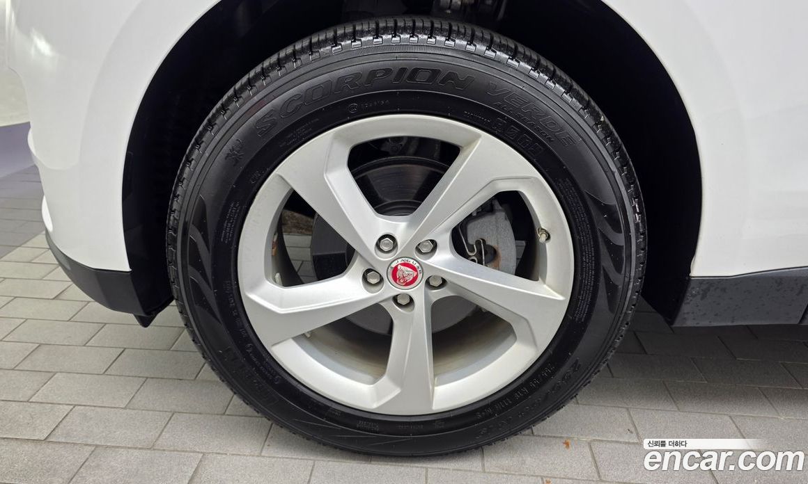 Jaguar F-PACE фото 5