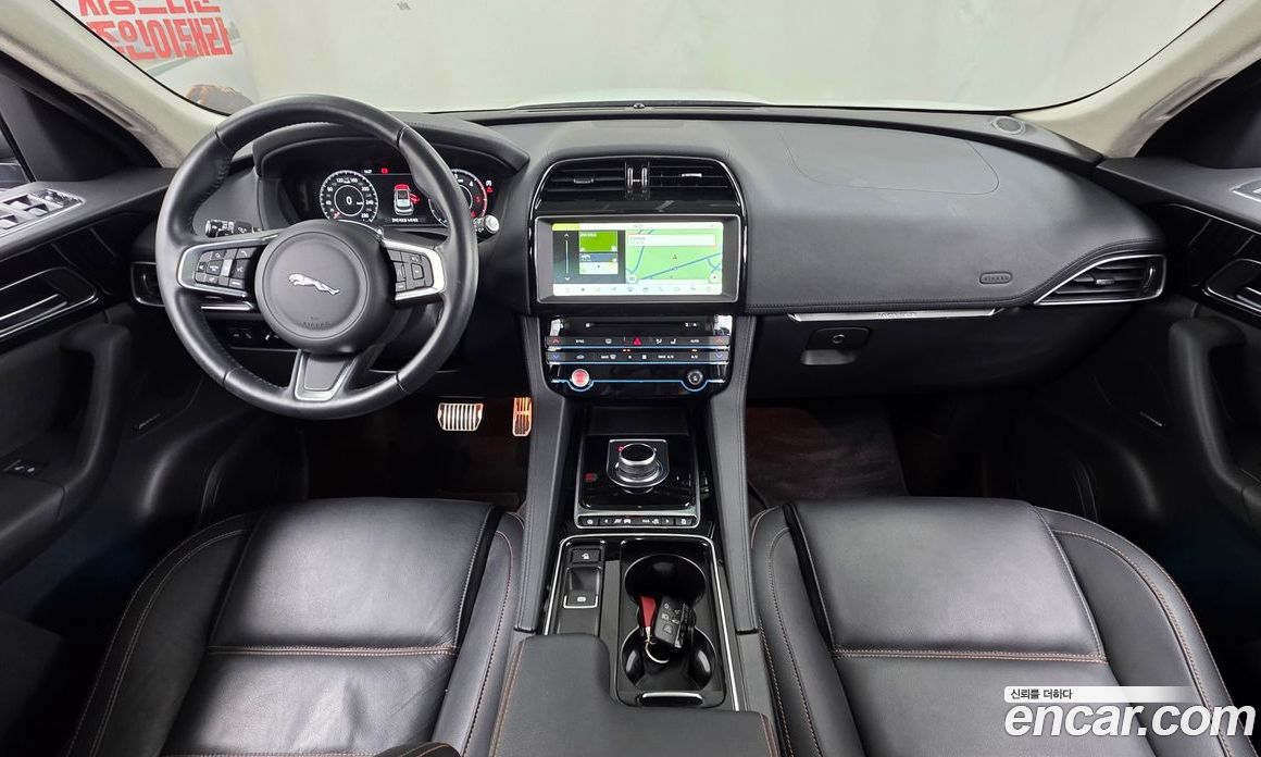Jaguar F-PACE фото 7