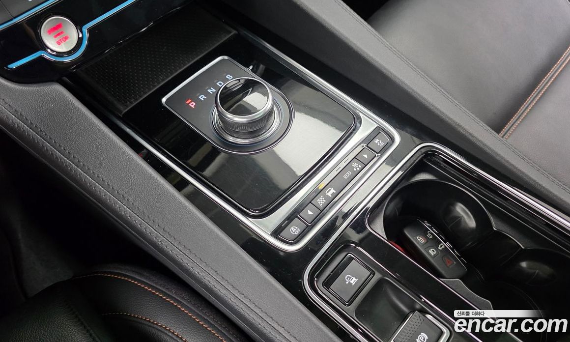 Jaguar F-PACE фото 9