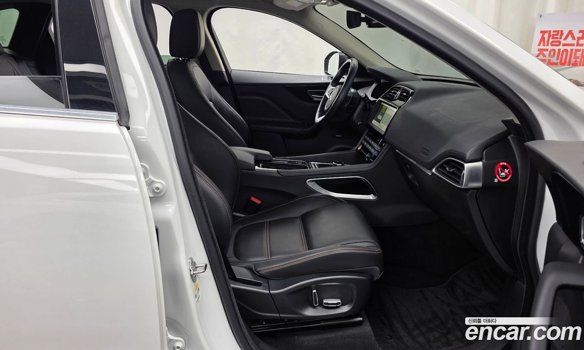 Jaguar F-PACE фото 11