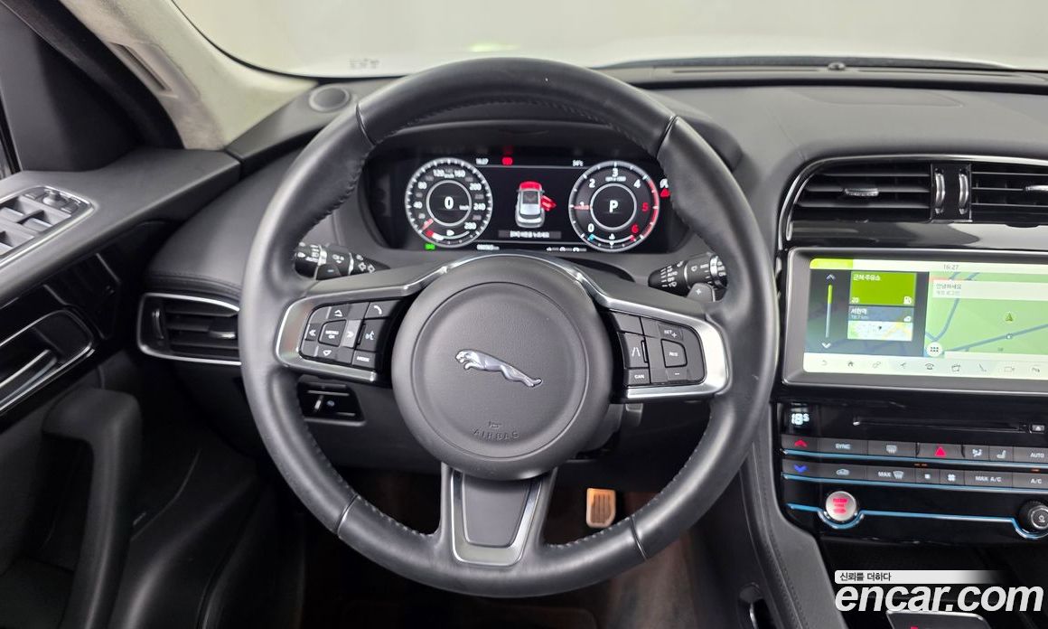 Jaguar F-PACE фото 13