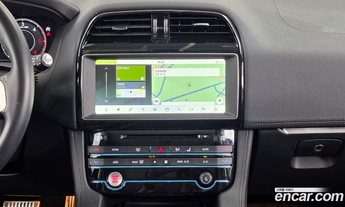 Jaguar F-PACE фото 14