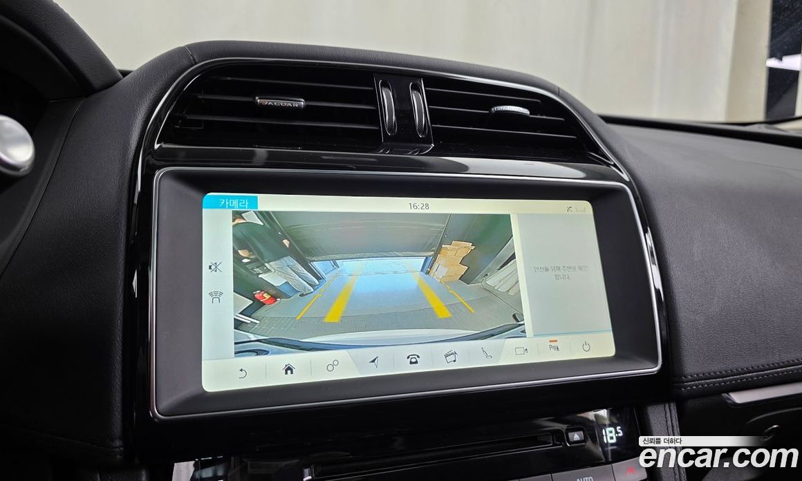 Jaguar F-PACE фото 15