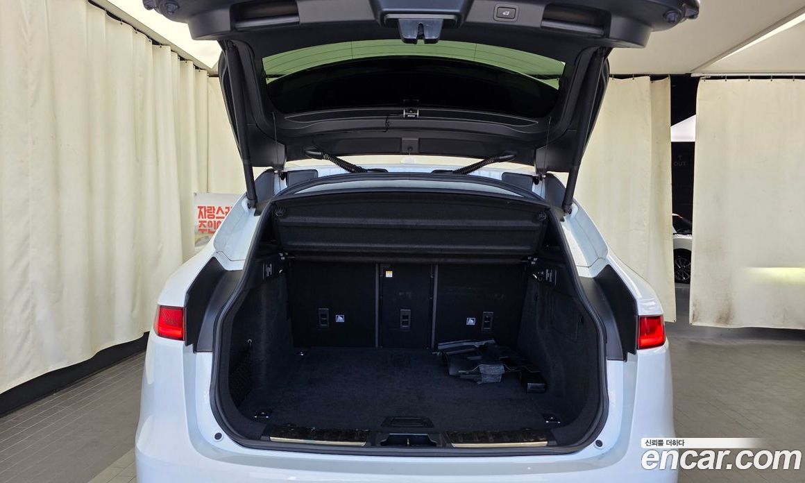 Jaguar F-PACE фото 20