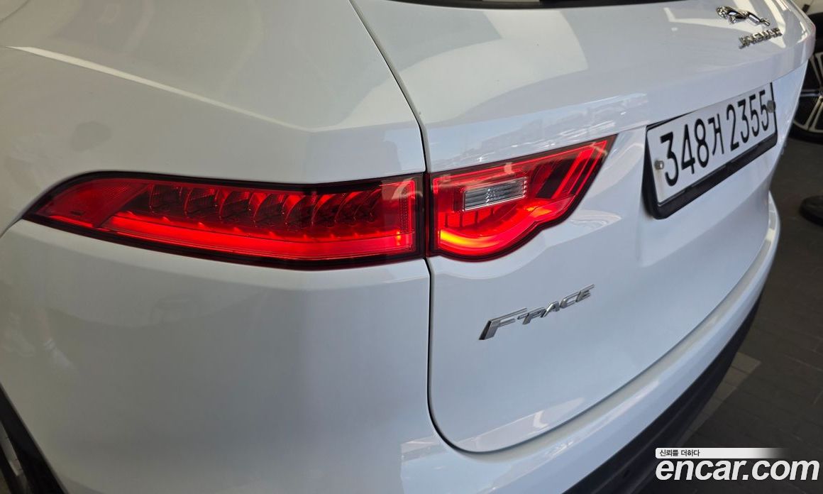 Jaguar F-PACE фото 23