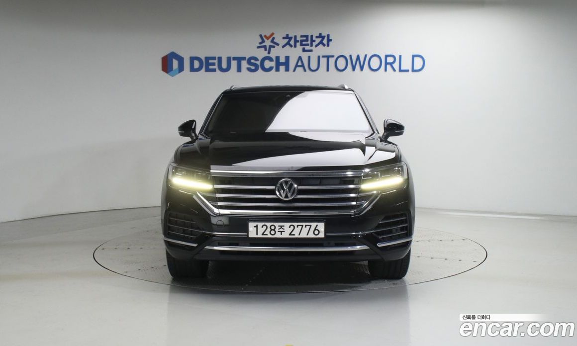 Volkswagen Touareg 3rd Gen фото 3