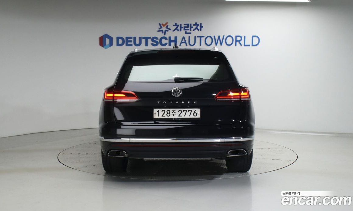 Volkswagen Touareg 3rd Gen фото 4