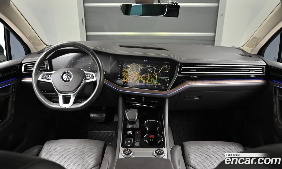 Volkswagen Touareg 3rd Gen фото 7