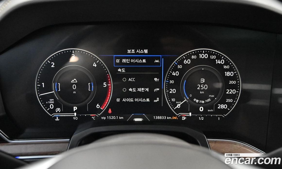 Volkswagen Touareg 3rd Gen фото 8