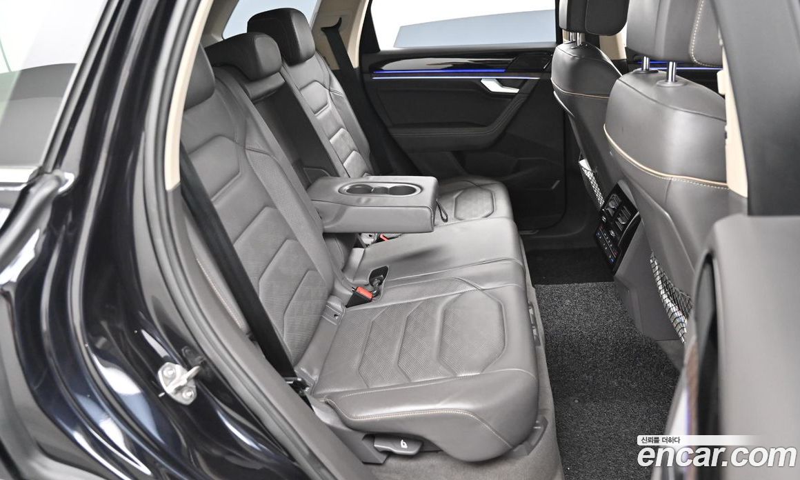 Volkswagen Touareg 3rd Gen фото 12