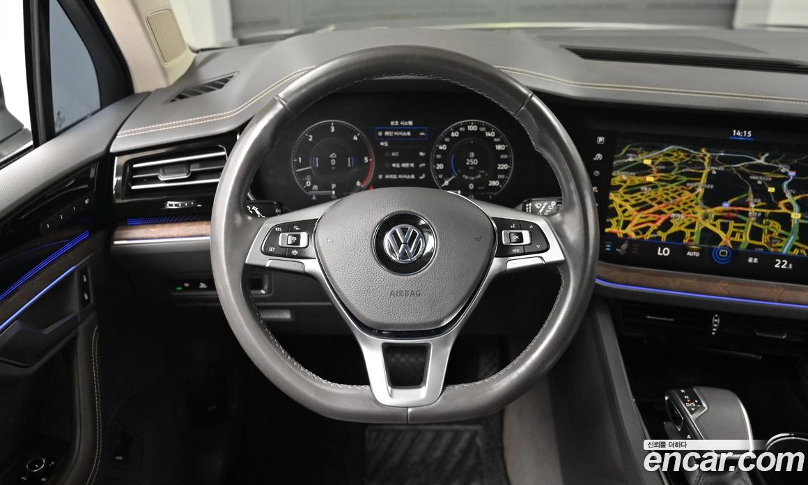 Volkswagen Touareg 3rd Gen фото 13