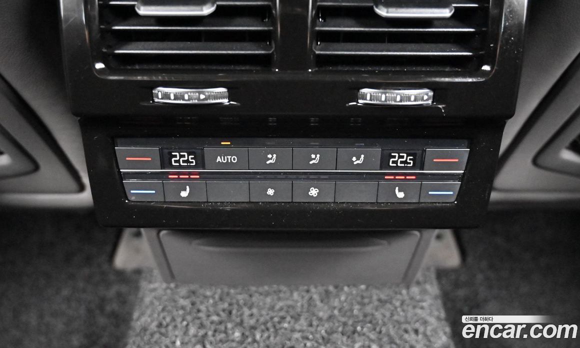 Volkswagen Touareg 3rd Gen фото 16