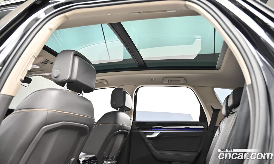 Volkswagen Touareg 3rd Gen фото 18