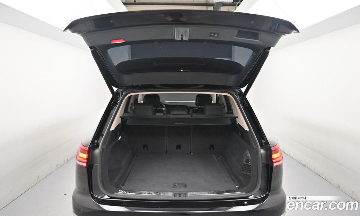 Volkswagen Touareg 3rd Gen фото 19